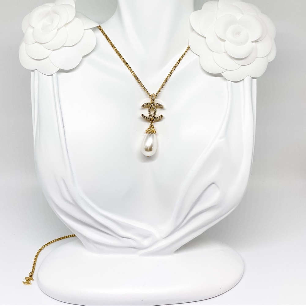 Chanel Pearl Treasure Necklace 20K